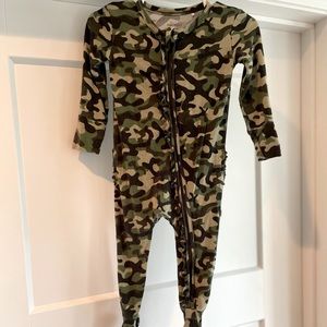 Posh Peanut CADET ruffled zipper footie 9-12 mos.
